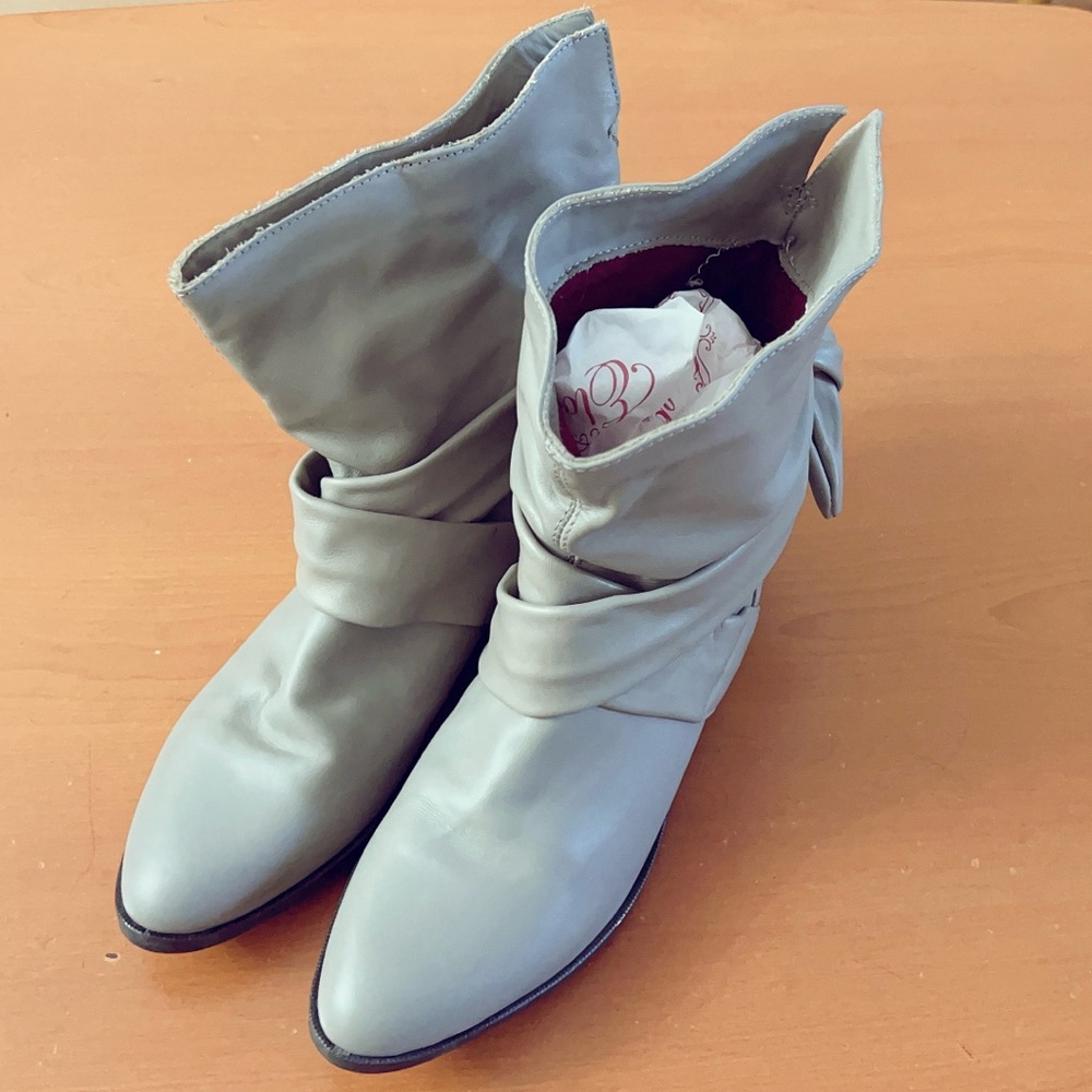 Excellent condition Stylish Gray Ankle Boots size 38
